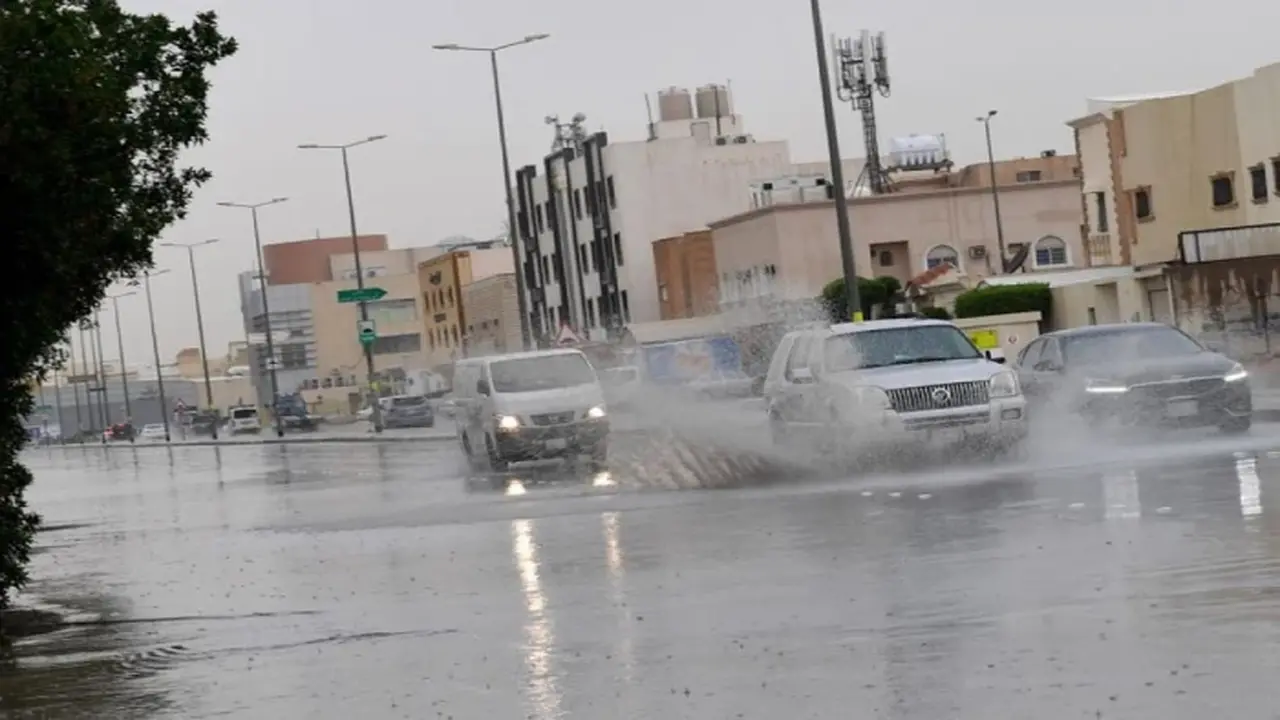 طقس السعودية.. توقعات بهطول أمطار ورياح نشطة على عدة مناطق اليوم بالتفصيل